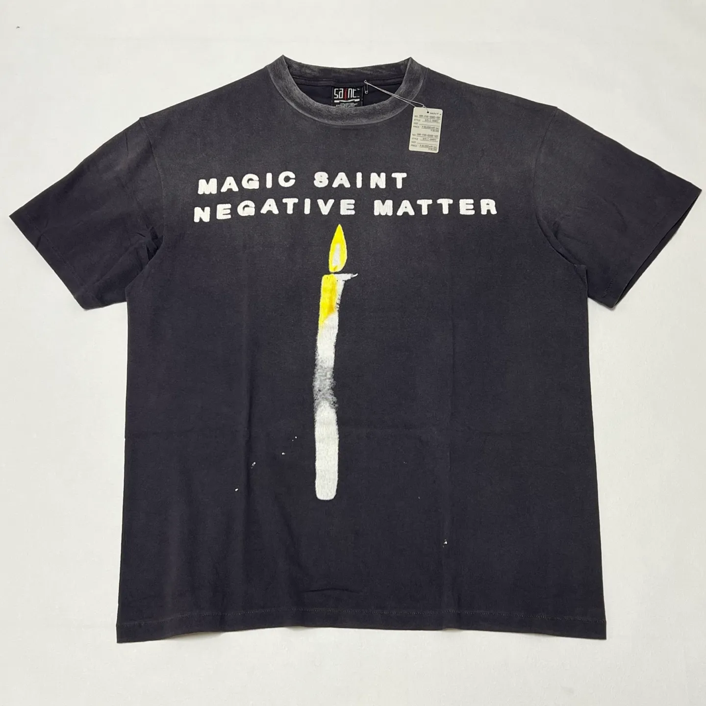 SAINT Mxxxxxx CANDLE SS TEE/BLK Slogan candle distressed TEE Little angel short sleeves on the back Washed in black S-XL Same as the original version Cylindrical side seam OE yarn fabric Garment dyeing Fade in heavy washes Fade with horse plaster on the bust Correct version matching Original version accessories Original level printing restoration